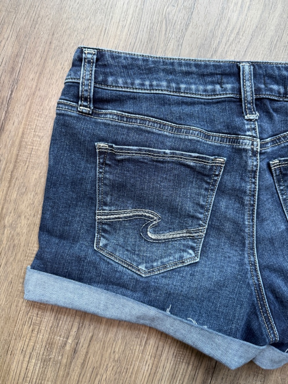 Silver Jeans Suki Distressed Rolled Hem Denim Shorts - Size 29 - Picture 11 of 12